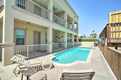 Updated Fiesta Isles Condo w/ Bay Views & Pool! Apartment in South Padre Island