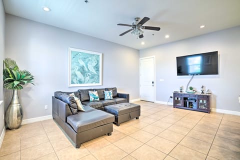 Updated Fiesta Isles Condo w/ Bay Views & Pool! Apartment in South Padre Island