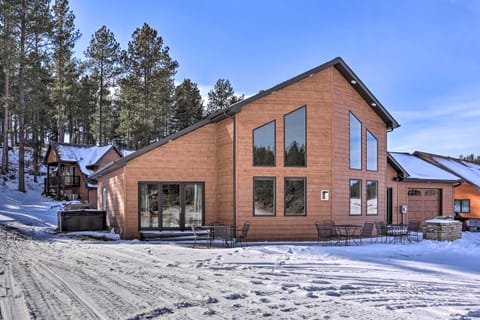 Hakuna Matata Cabin: Hot Tub, 11 Mi to Mt Rushmore House in West Pennington