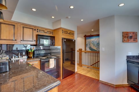 Bright Downtown Telluride Condo - Steps to Lift! Apartment in Telluride