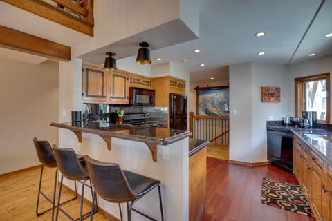 Bright Downtown Telluride Condo - Steps to Lift! Apartment in Telluride