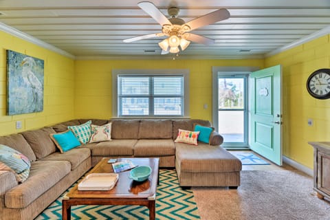 Colorful Cottage w/ Patio Across from the Beach! Cottage in Emerald Isle