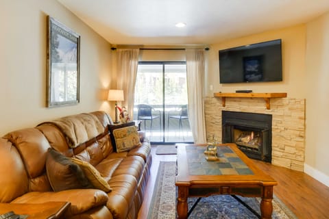 Chic & Cozy Breck Condo: Ski-In/Ski-Out at Peak 8! Apartment in Breckenridge