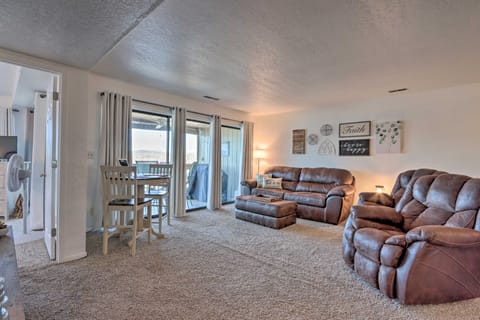 Modern Condo w/ Screened Balcony & Views! Apartment in Lake of the Ozarks