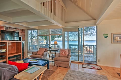 Rustic Escape on Lake Murray w/ Fire Pit + Balcony Cottage in Leesville