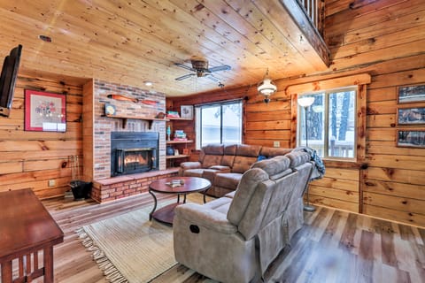 Fully Remodeled Munds Park Cabin: Deck & Fireplace House in Munds Park