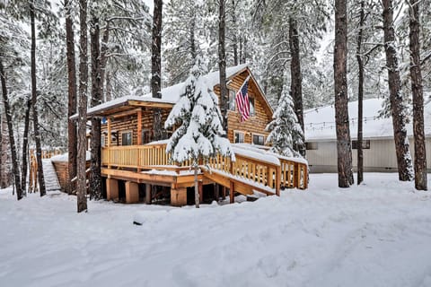 Fully Remodeled Munds Park Cabin: Deck & Fireplace House in Munds Park