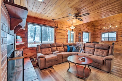 Fully Remodeled Munds Park Cabin: Deck & Fireplace House in Munds Park