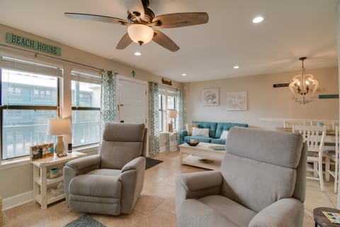 Vibrant Gulf Shores Getaway w/ Pool & Beach Access Apartment in West Beach