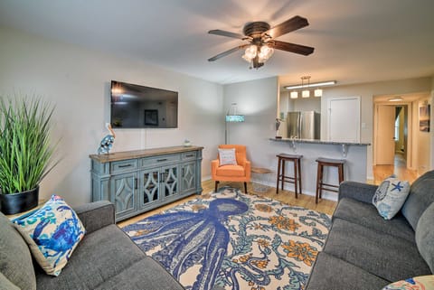 Corpus Christi Condo w/ Pool Access, Walk to Beach Apartment in North Padre Island