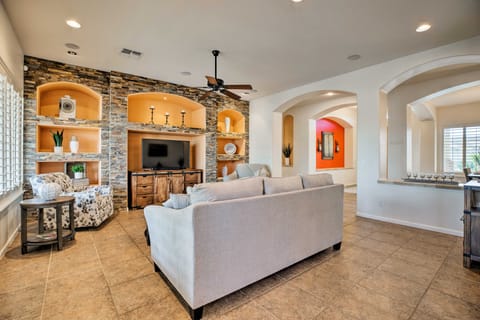 Luxury Sonoran Oasis: 11 Mi to Phoenix Raceway! House in Goodyear