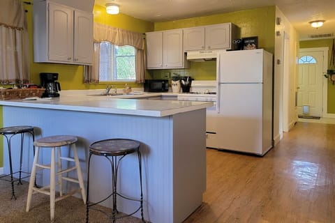 Quaint & Cozy Cottage: 3 Mi to Palisade Wineries! Cottage in Colorado