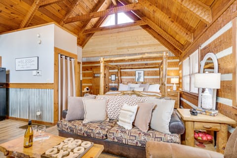 Honey Bear Pause: Rural Escape w/ Porch & Hot Tub! House in Sevier County