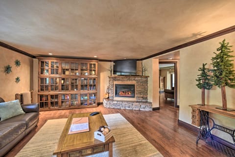 Homey Mtn View Escape: 11 Mi to Garden of the Gods Apartment in Cascade-Chipita Park