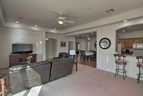 Desert Condo w/ Pool ~ 3 Miles to Colorado River! Apartment in Bullhead City