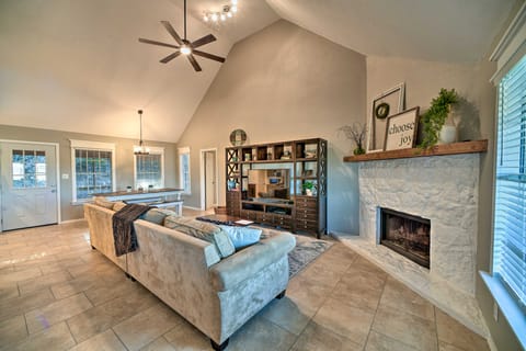 Spacious, Private & Peaceful Hill Country Retreat Casa in Spring Branch