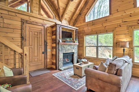 Elevated Cabin Bordering Smoky Mountain Nat'l Park House in Swain County