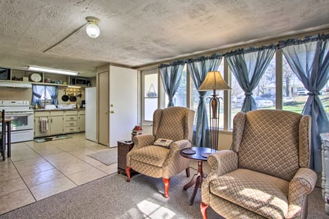 2 Mi to Downtown Knoxville: Cozy Home w/ Patio House in Knoxville