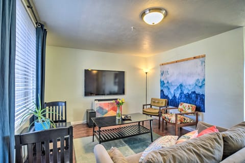 Vibrant ABQ Adobe Den: Mtn Views, Walk to Park! House in Albuquerque