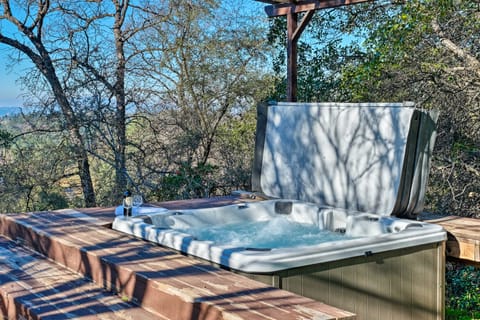 Peaceful Columbia Retreat w/ Hot Tub + Mtn Views! House in Calaveras County