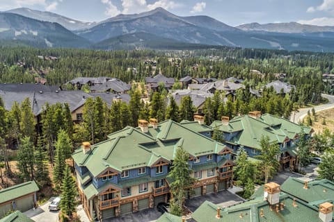 Walk to Shuttle, Lift & Main St! Breck Ski Base Apartment in Breckenridge