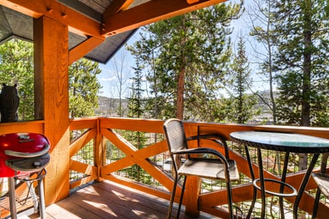 Breck Condo w/ Pool & Hot Tub Access: Walk to Lift Apartment in Breckenridge