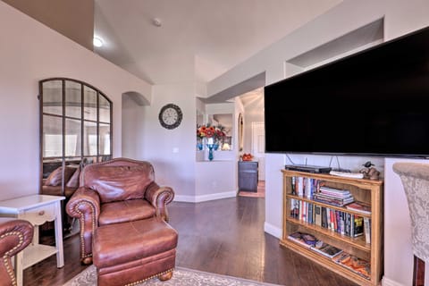 Pool Home w/ Spectacular Strip & Mountain Views! Casa in Henderson