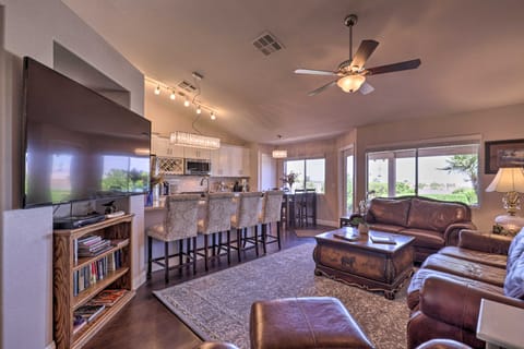 Pool Home w/ Spectacular Strip & Mountain Views! Casa in Henderson