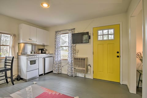 Pet-Friendly Carrboro Cottage < 1 Mi to Carr Mall Casa rural in Carrboro