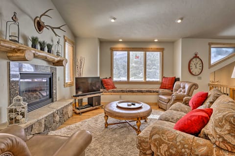 Upscale Breck Home w/ Hot Tub < 5 Mi to Ski Resort House in Blue River