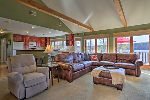 Waterfront Haven on Pines Lake: Ski, Swim, & Relax Casa in Coolbaugh Township