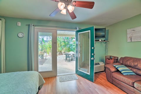 Corpus Christi Condo w/ Pool: Walk to the Beach! Apartment in North Padre Island