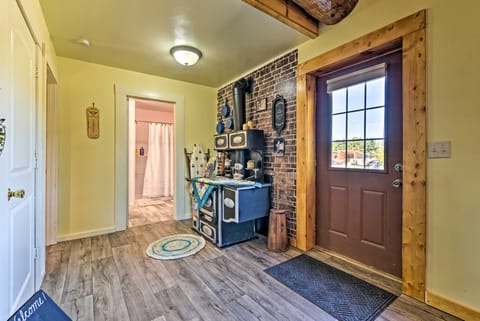 'Honey House Cabin' - A Quiet Countryside Retreat! House in Indiana