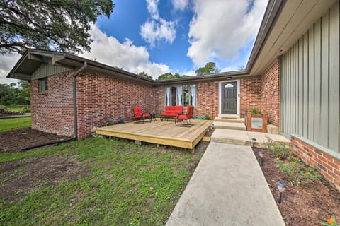 Spacious New Braunfels Escape w/ Private Deck! House in New Braunfels