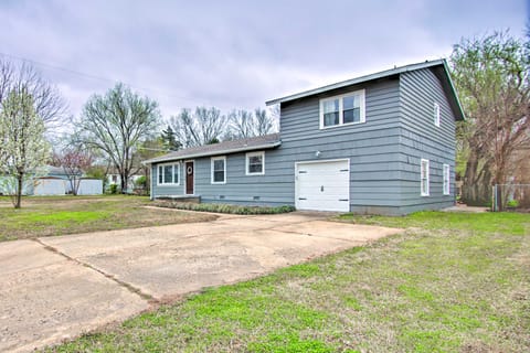 Beautiful Bartlesville Family Home with Game Room! House in Bartlesville