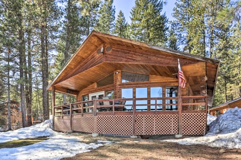 Upscale Cabin w/ Mountain Views + Large Game Room! House in Valley County