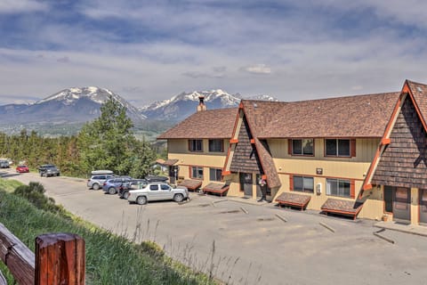 Walk to Lake Dillon: Modern Condo w/ Mtn Views! Apartment in Dillon