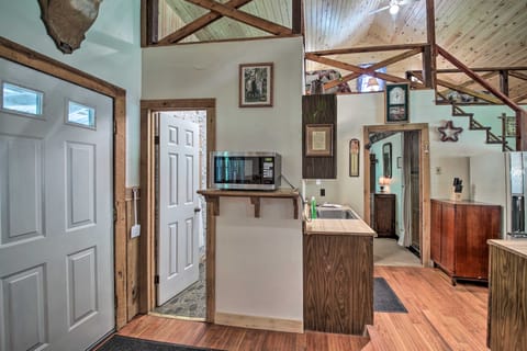 Waters Edge Retreat w/ Deck on Patoka Lake! House in Indiana