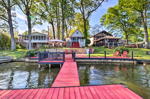 Waterfront A-Frame w/ Private Dock on Jackson Lake House in Jackson Lake