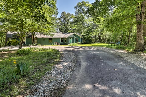 Home w/ Outdoor Oasis 12 ½ Mi to Hot Springs! House in Garland County