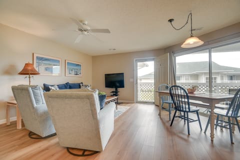 North Myrtle Condo: Quick Walk to Beach! Apartment in North Myrtle Beach