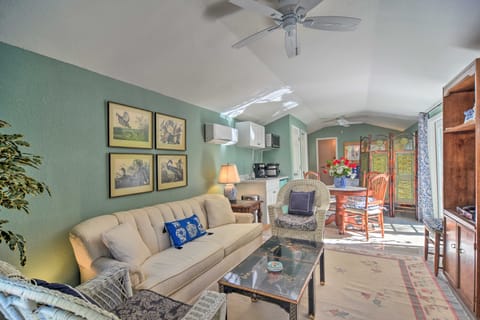 Vibrant Sarasota Studio < 1 Mile from the Beach! Apartment in Sarasota