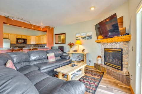 Cozy Condo w/ Views, 3 Mi to Winter Park Resort! Apartment in Fraser