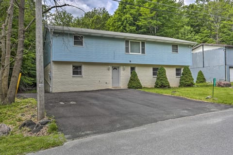 Spacious Tobyhanna Family Home: Pool/Beach Access! House in Coolbaugh Township