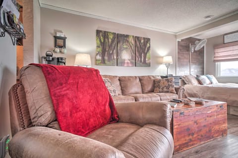 Studio ~ 3 Mi to Great Smoky Mountain Nat'l Park! Apartment in Gatlinburg