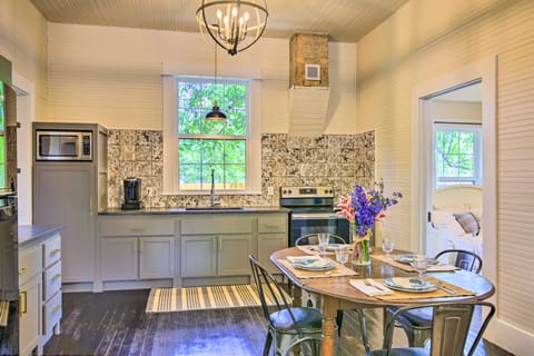 Updated Boerne Cottage: Sip, Explore & Relax! House in Boerne