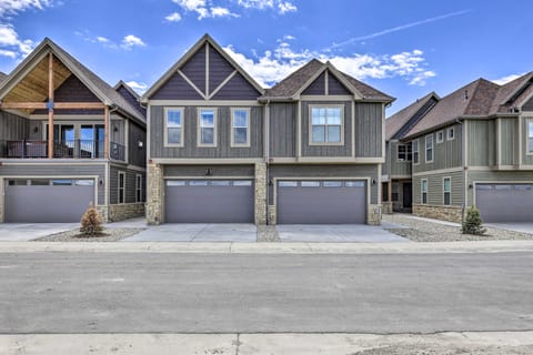 20 Mi to Winter Park: Mtn-View Townhome w/ Balcony Apartment in Granby