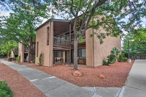 Sunny Sedona Condo w/ Resort Pool & Grill Access! Apartment in Village of Oak Creek