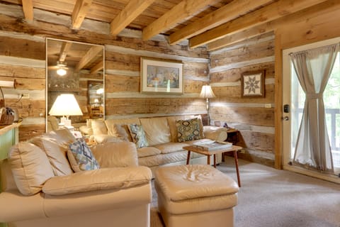 Outdoorsmen’s Paradise on the Little River Apartment in Townsend