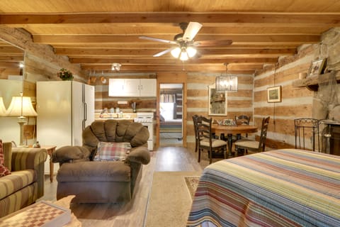 3 Mi to Nat’l Park: Townsend Apt on Little River! Apartment in Townsend